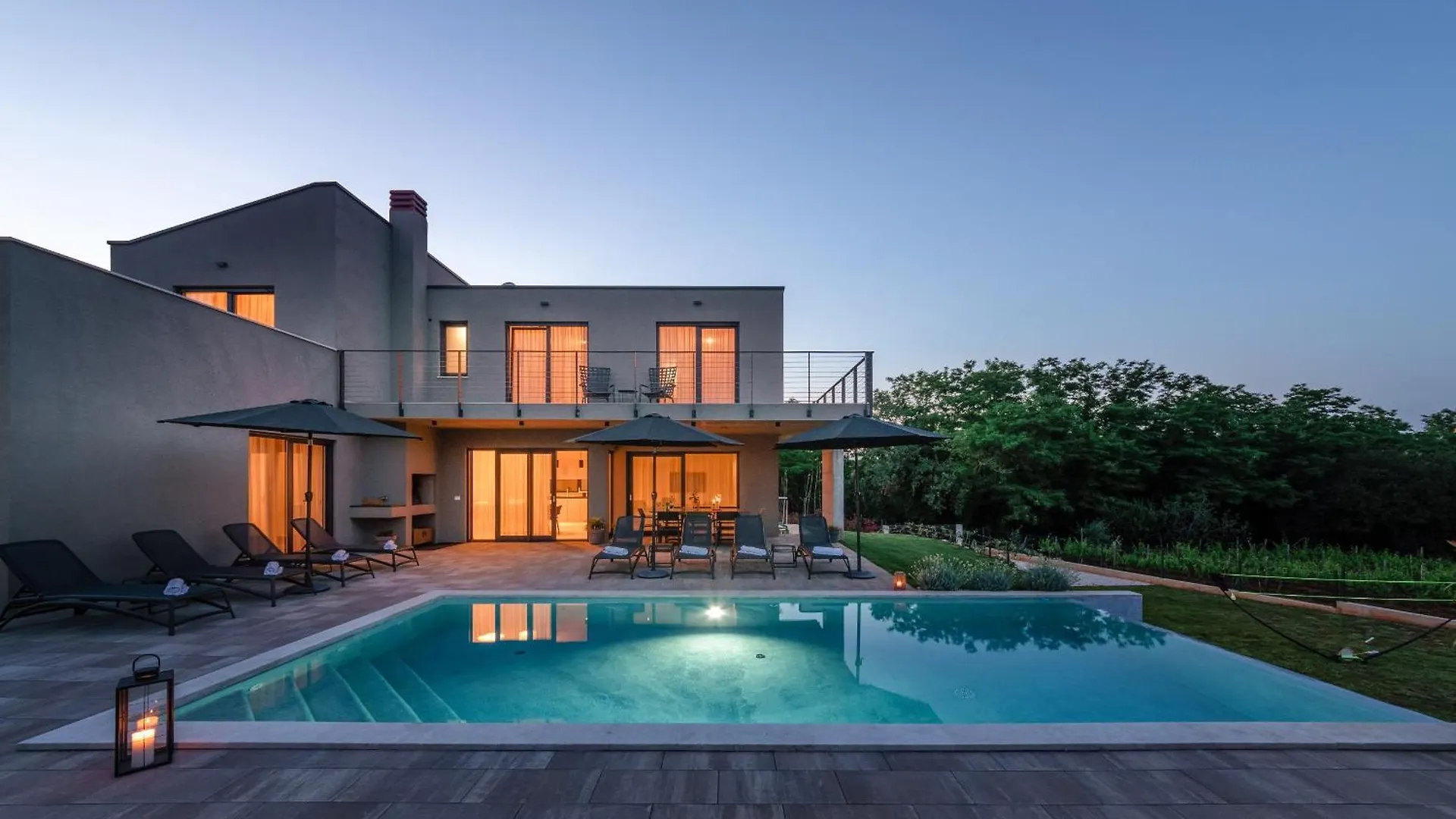 Beautiful Villa Perlin With Pool In Visnjan Farini